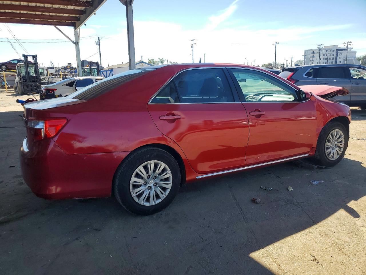 2014 TOYOTA CAMRY LE photo 3