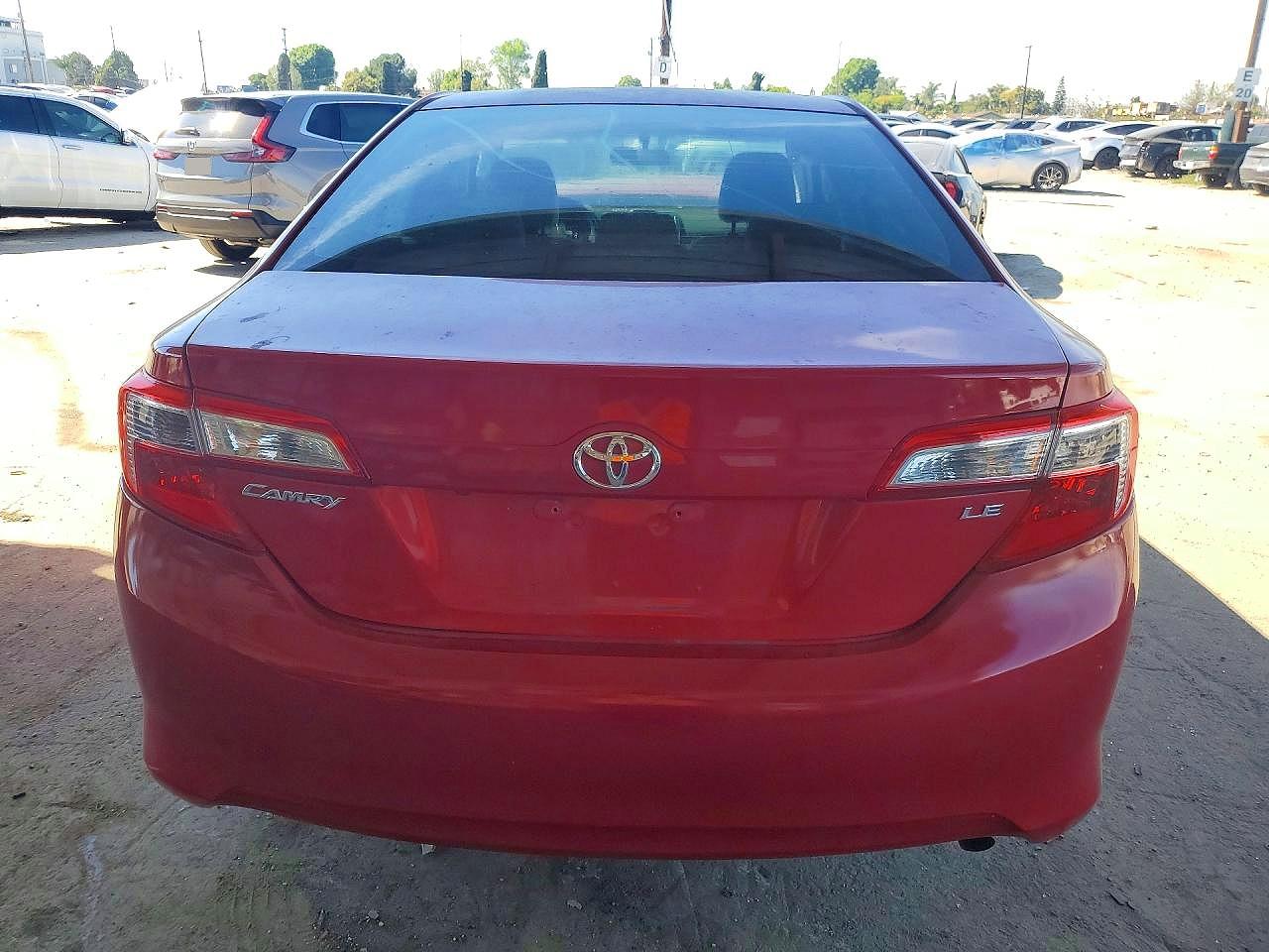 2014 TOYOTA CAMRY LE photo 6
