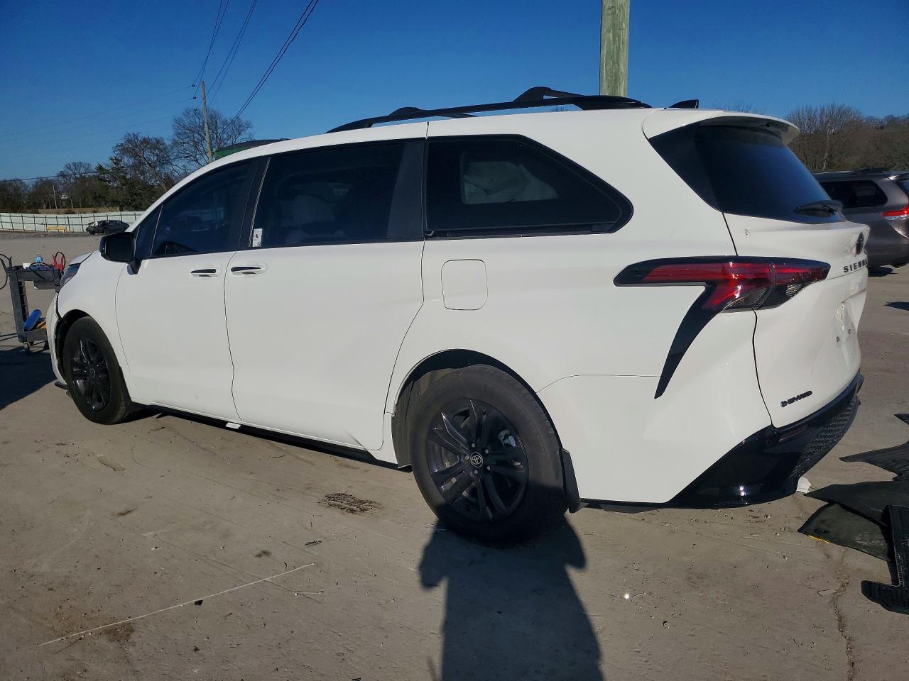 2025 TOYOTA SIENNA XSE 7-PASSENGER photo 2