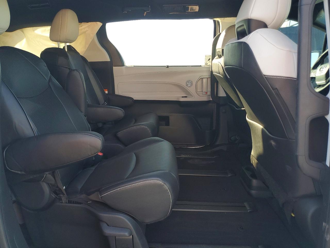 2025 TOYOTA SIENNA XSE 7-PASSENGER photo 11