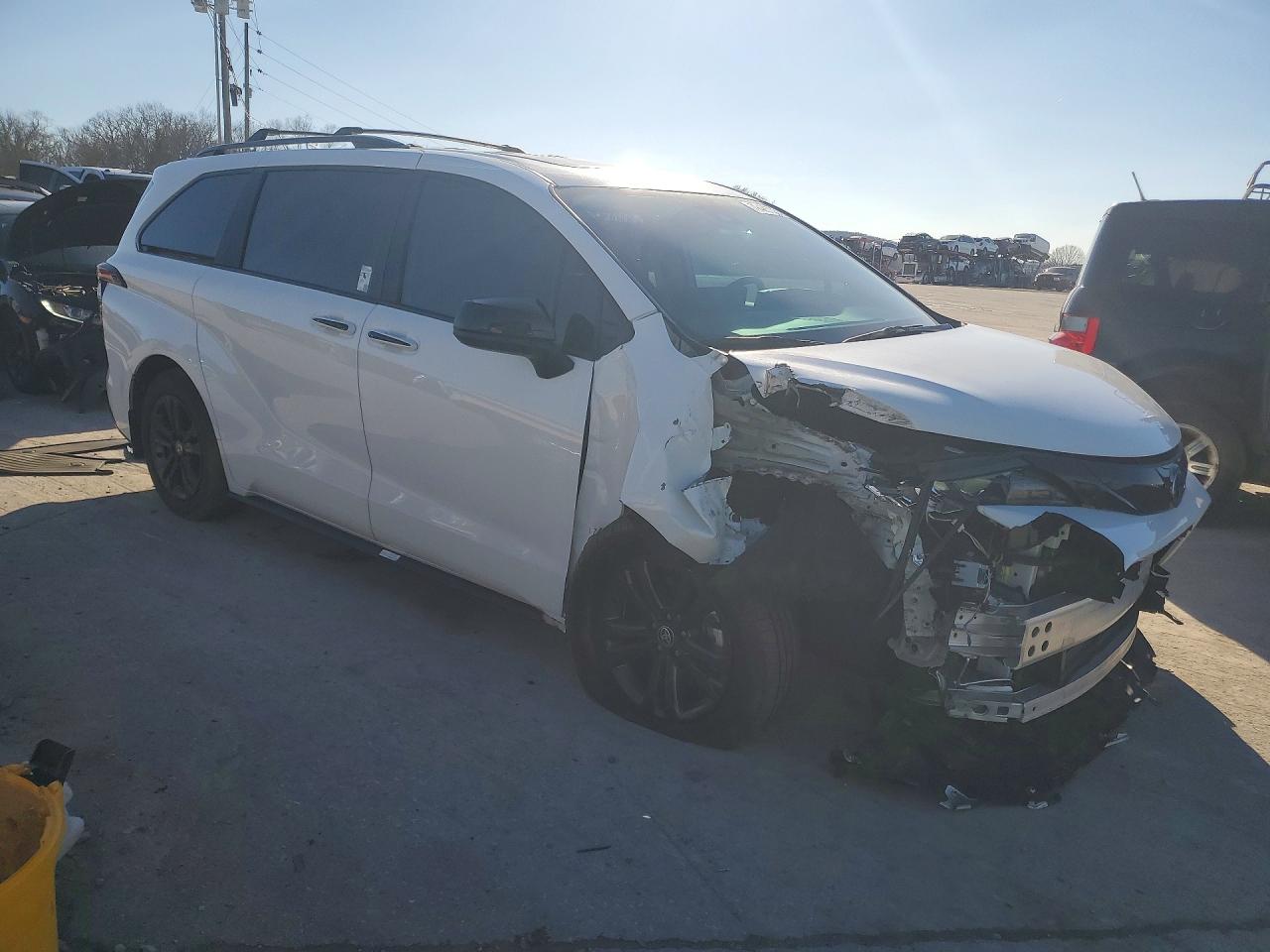 2025 TOYOTA SIENNA XSE 7-PASSENGER photo 4