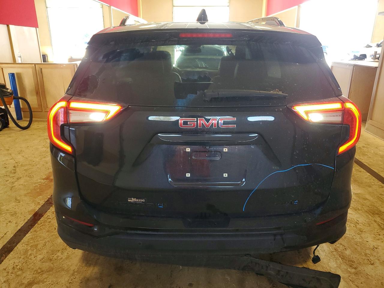 2024 GMC TERRAIN SLT photo 6