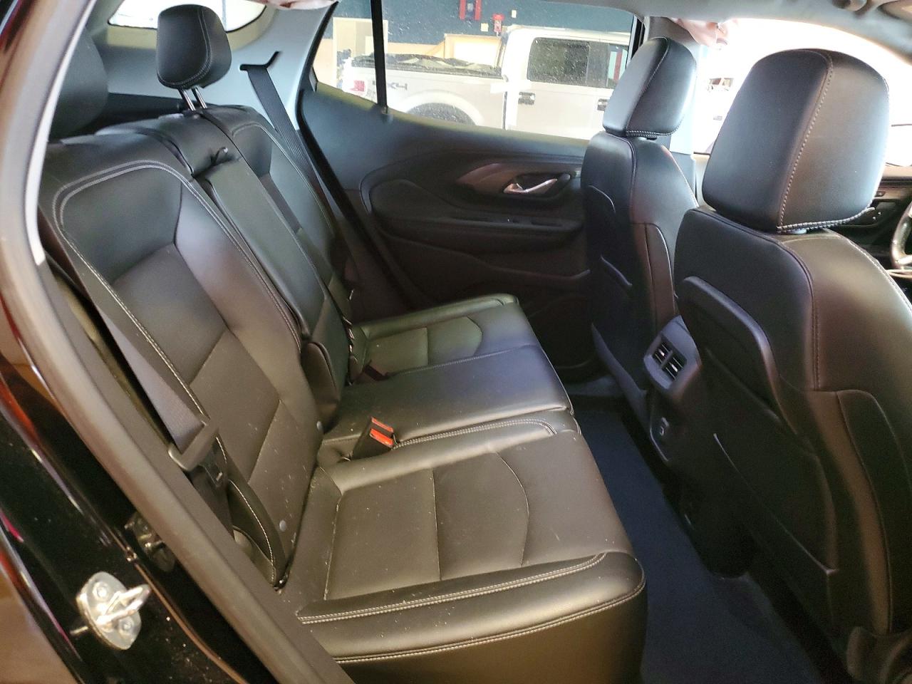 2024 GMC TERRAIN SLT photo 11