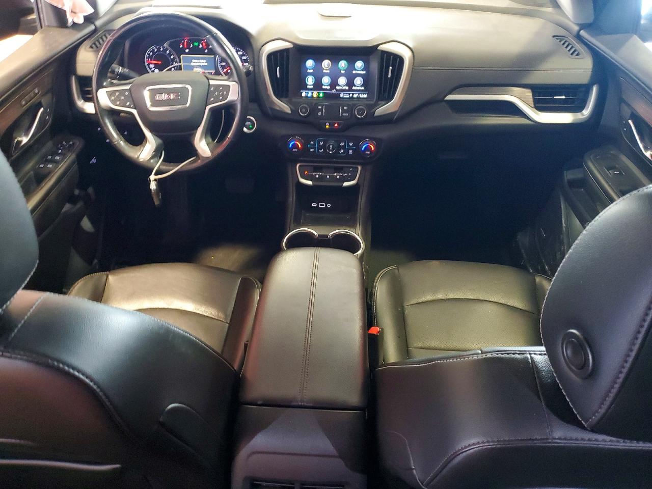 2024 GMC TERRAIN SLT photo 8