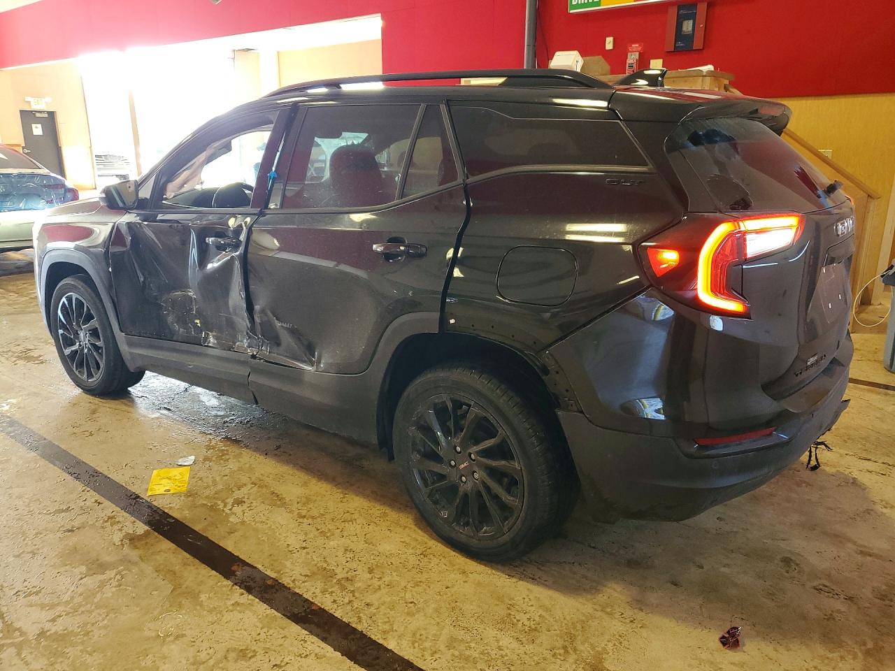 2024 GMC TERRAIN SLT photo 2
