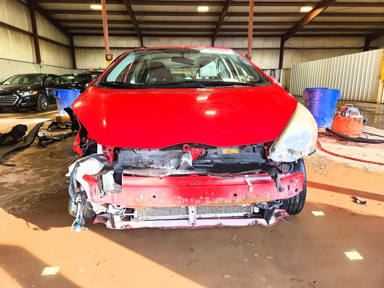 2013 TOYOTA PRIUS C TWO photo 9