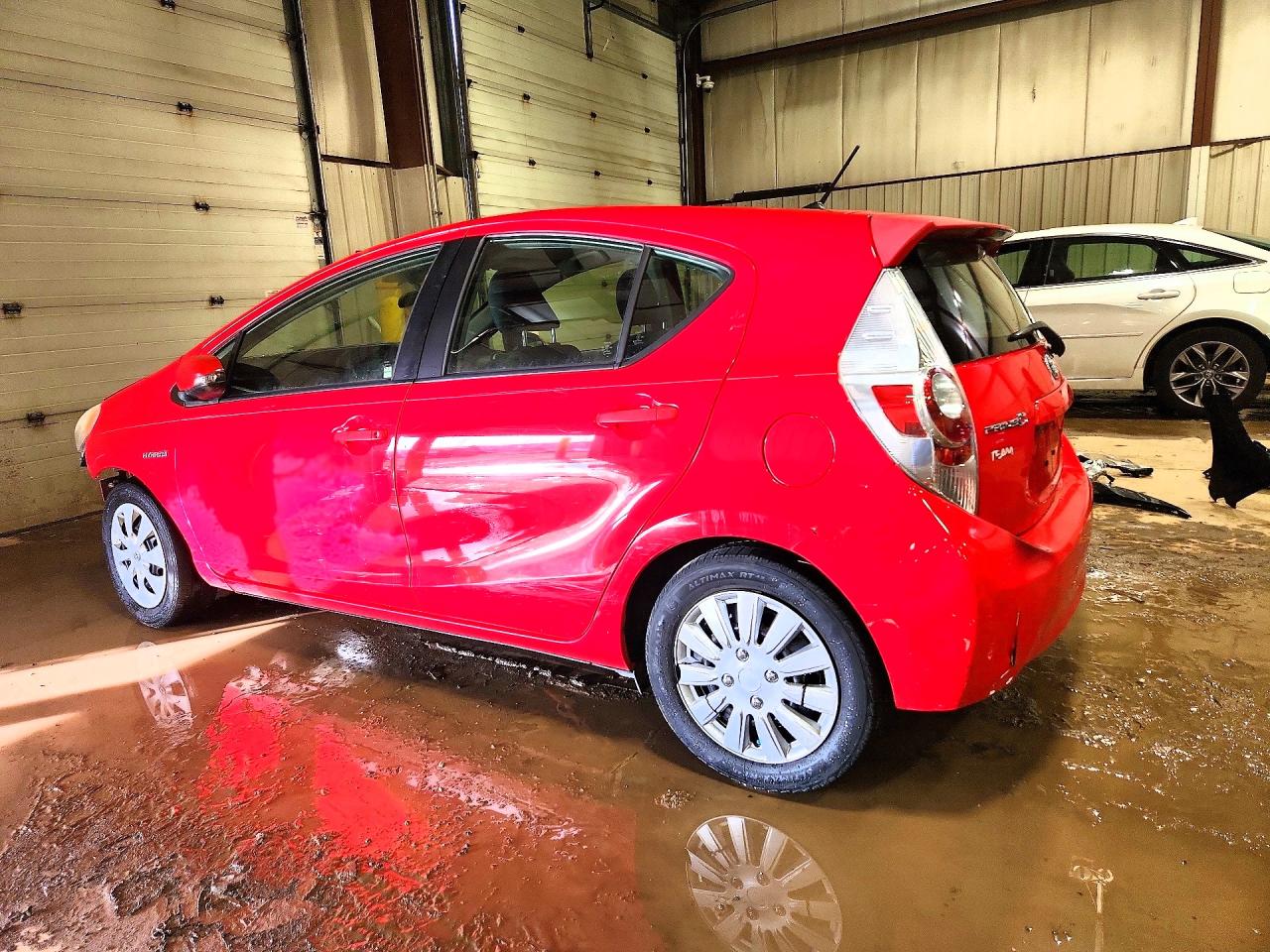 2013 TOYOTA PRIUS C TWO photo 3