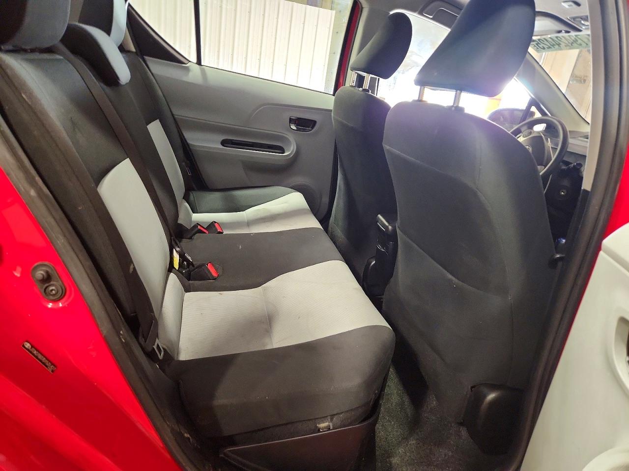 2013 TOYOTA PRIUS C TWO photo 19