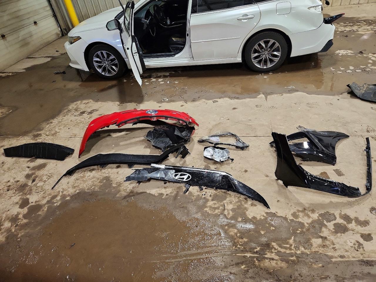 2013 TOYOTA PRIUS C TWO photo 23
