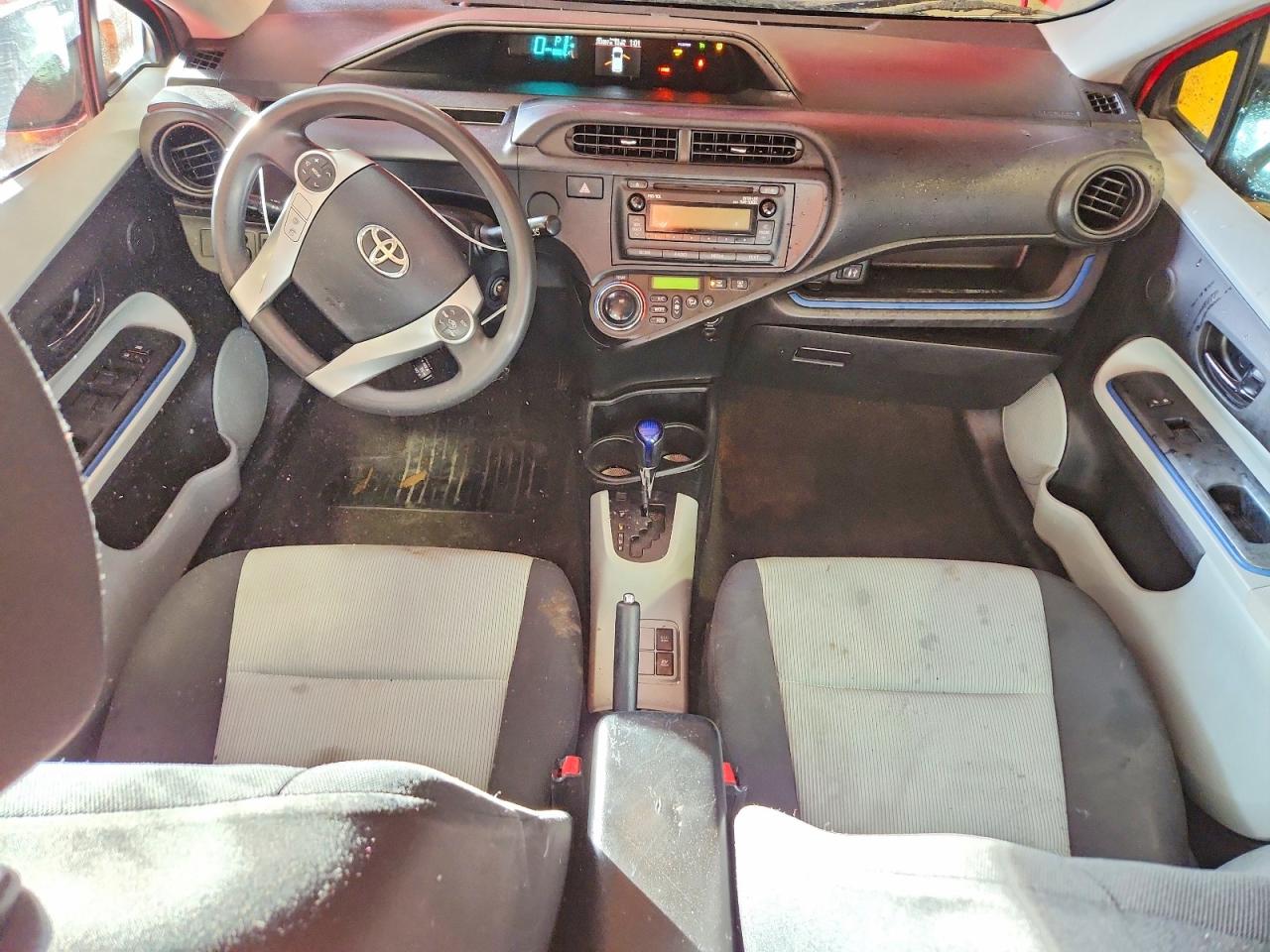 2013 TOYOTA PRIUS C TWO photo 15