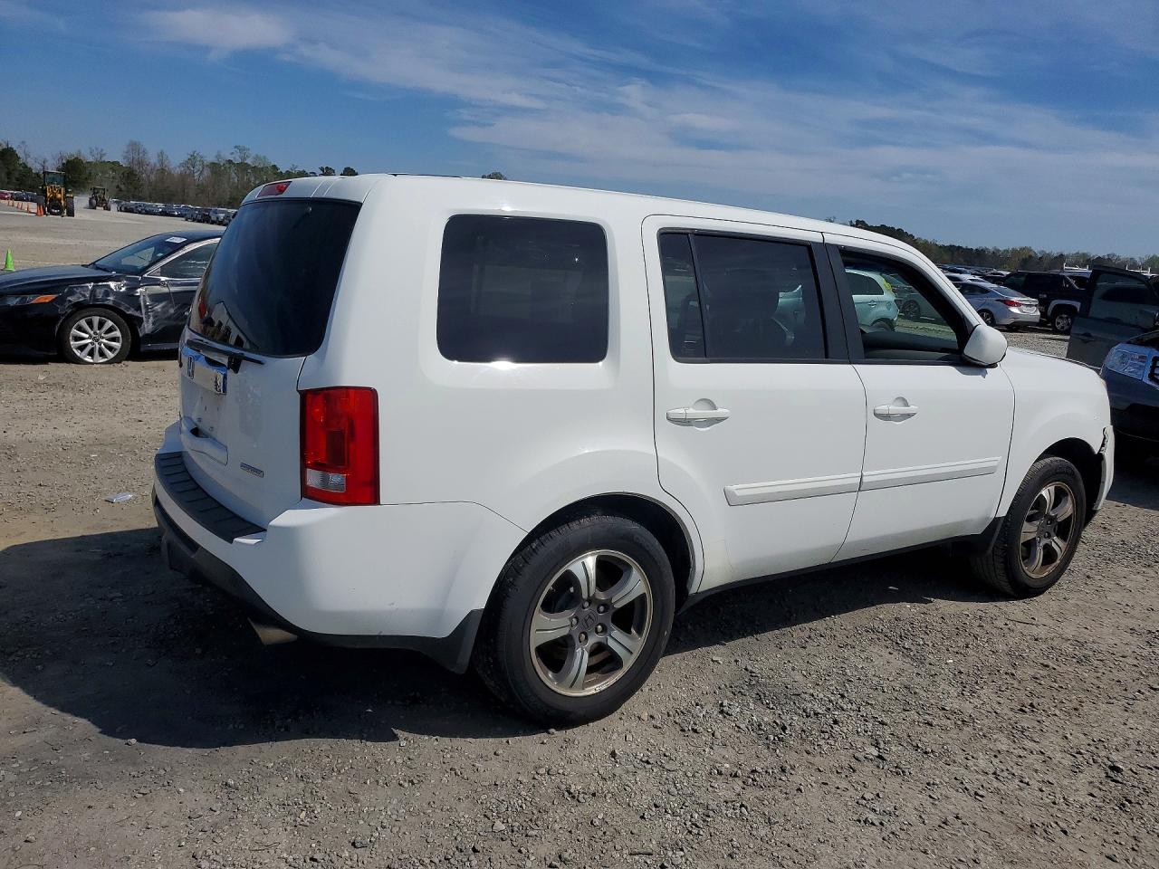 2015 HONDA PILOT SE photo 5