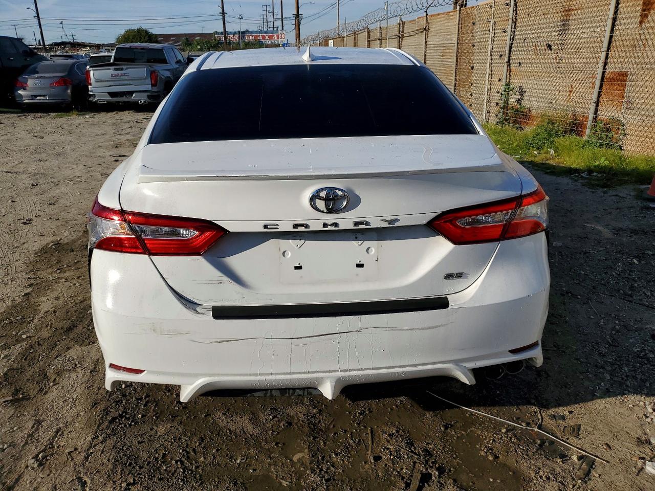 2020 TOYOTA CAMRY SE photo 11