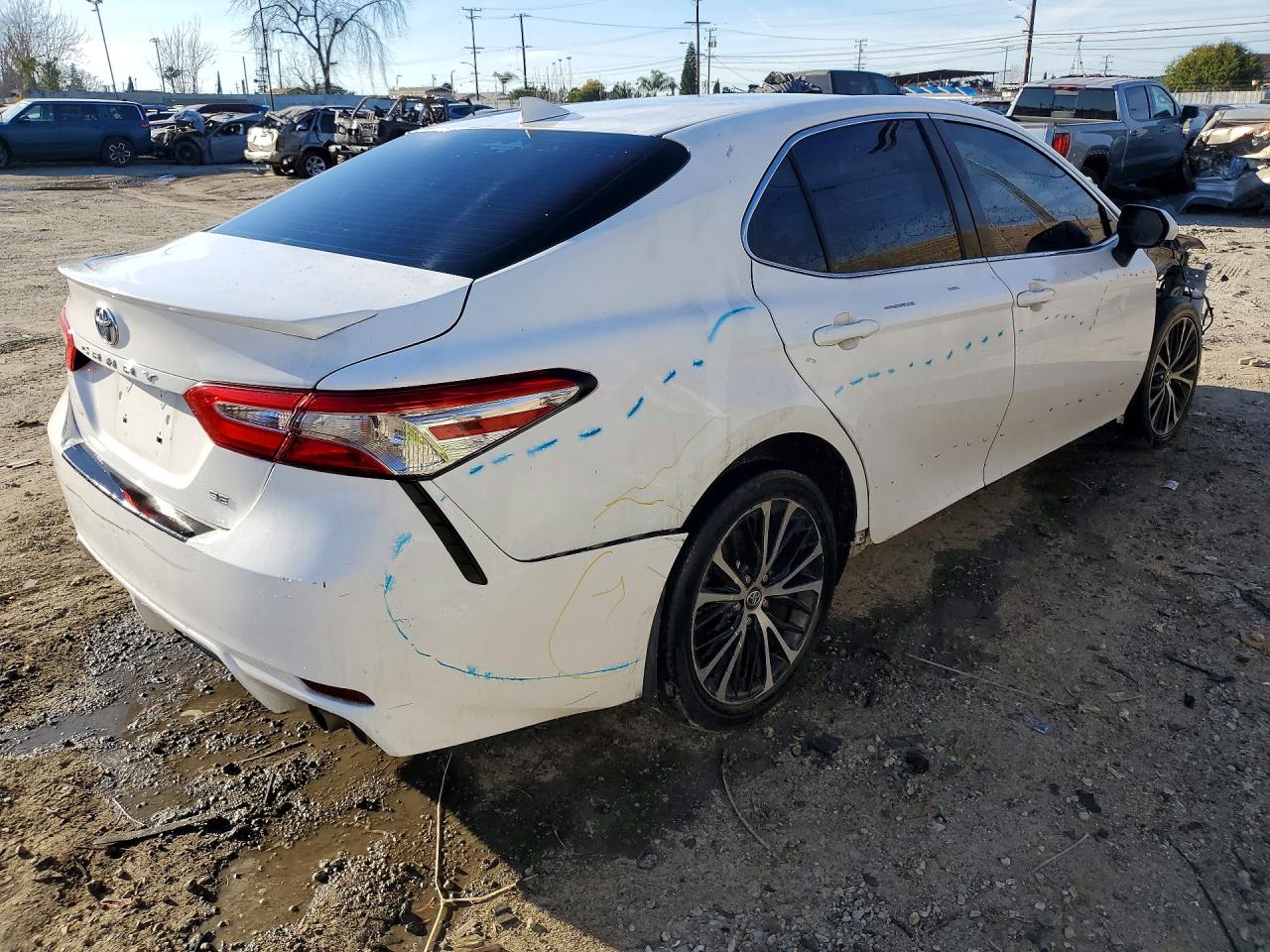 2020 TOYOTA CAMRY SE photo 5