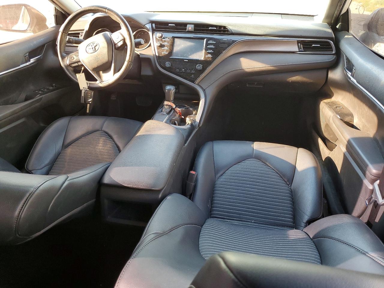 2020 TOYOTA CAMRY SE photo 15