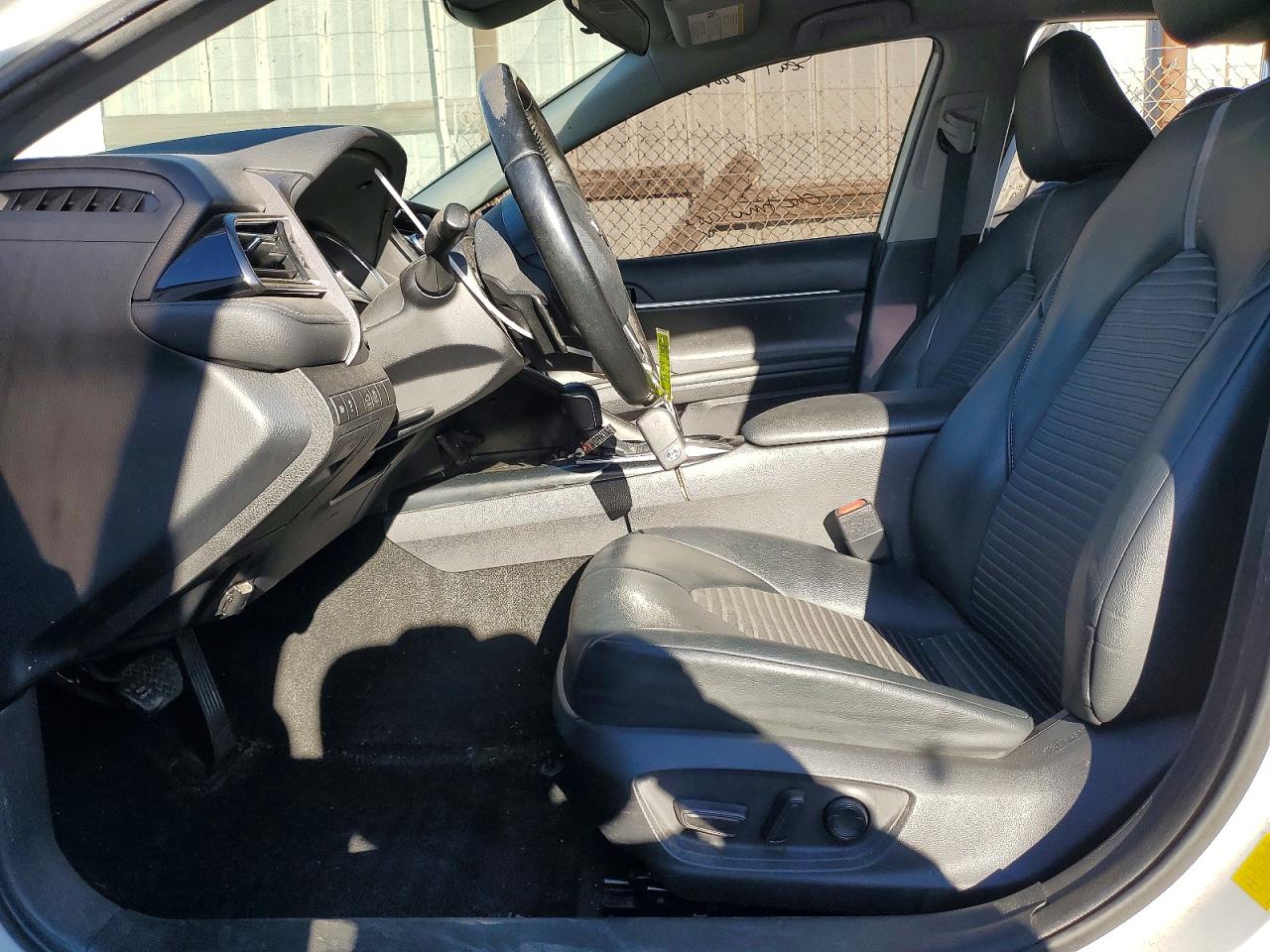 2020 TOYOTA CAMRY SE photo 13