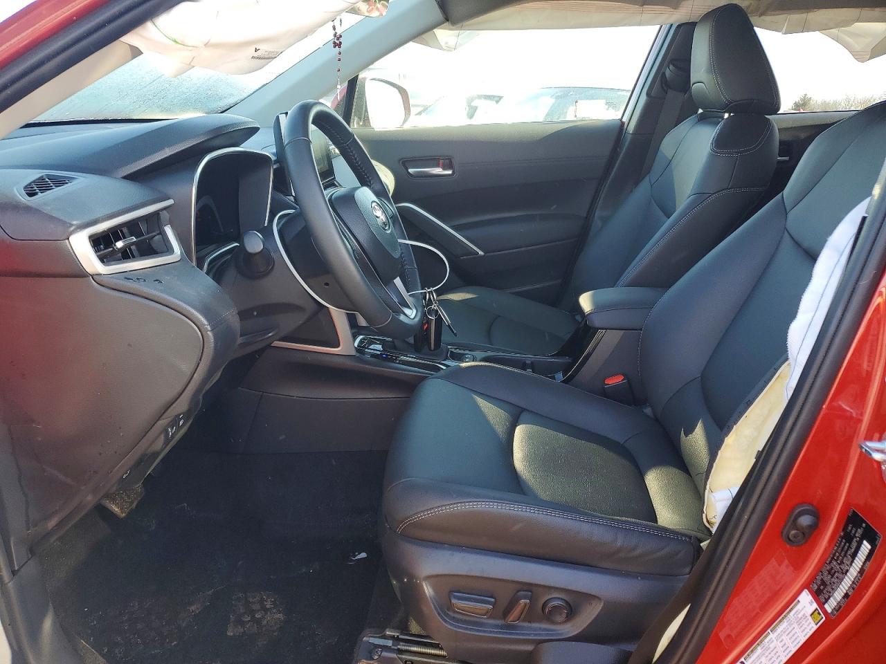 2024 TOYOTA COROLLA CROSS XLE photo 7