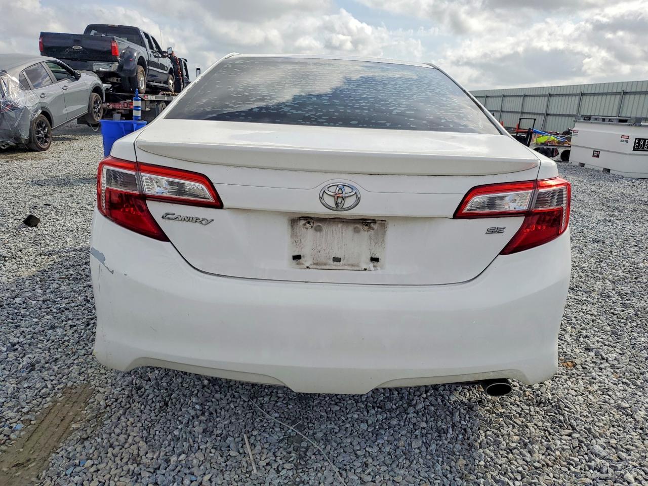 2014 TOYOTA CAMRY SE photo 6