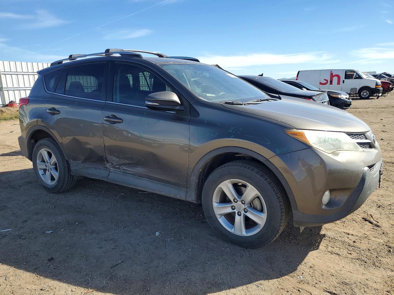 2014 TOYOTA RAV4 XLE photo 4