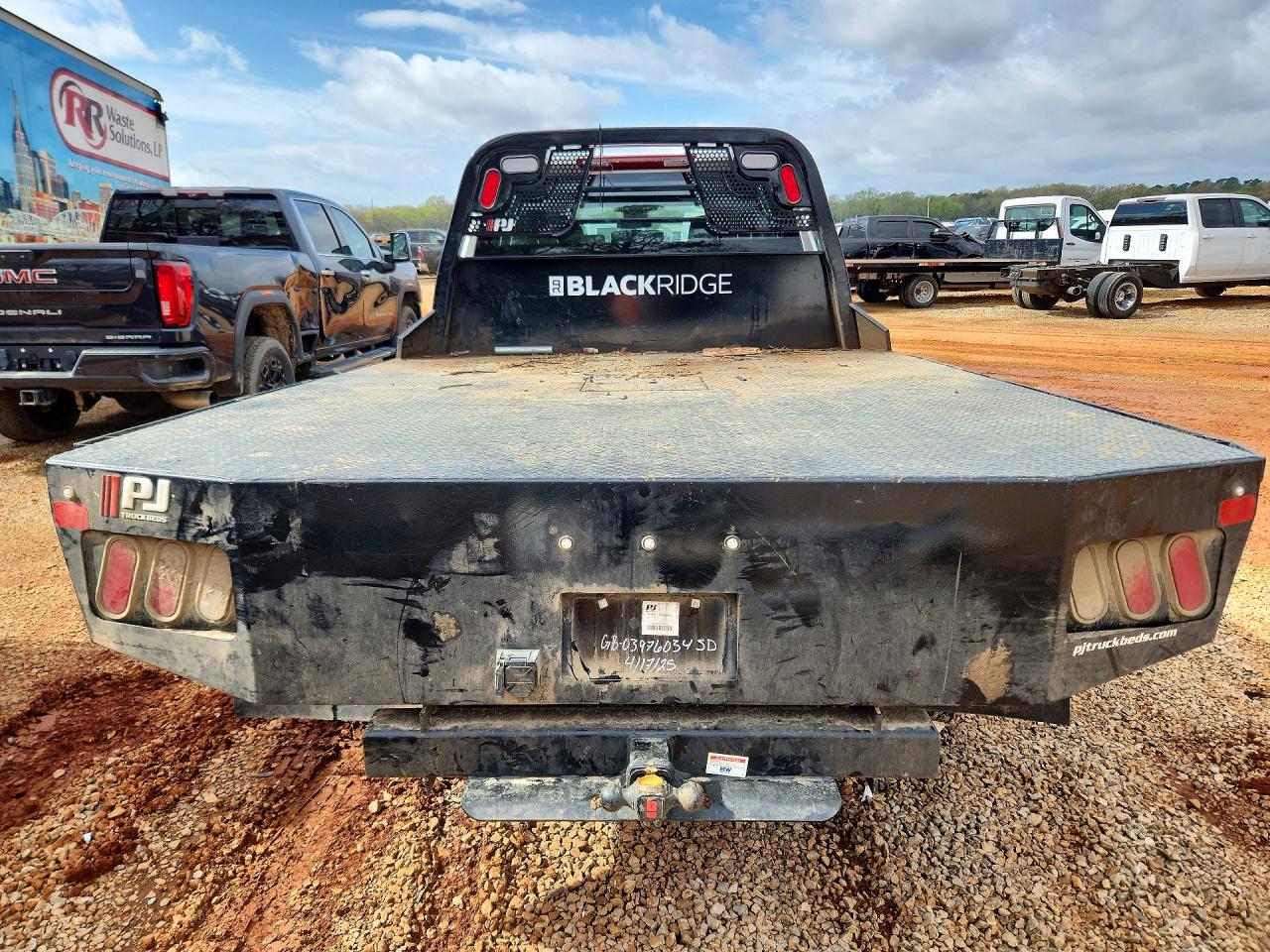 2025 CHEVROLET SILVERADO HD FLATBED TRUCK photo 6