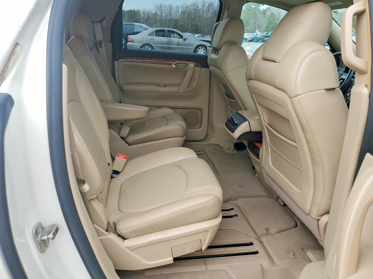 2008 SATURN OUTLOOK XR photo 11