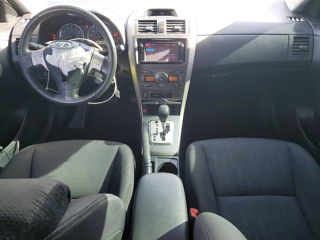 2013 TOYOTA COROLLA S photo 8
