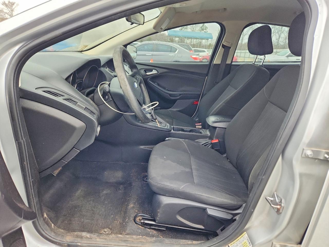2015 FORD FOCUS SE photo 7