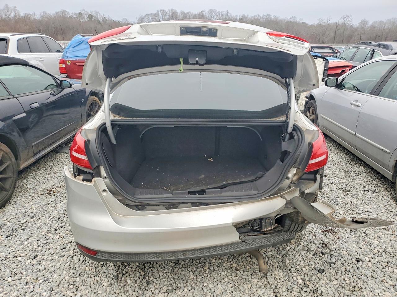 2015 FORD FOCUS SE photo 6