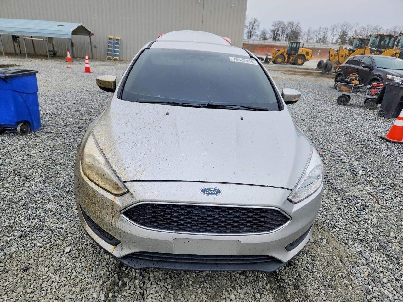 2015 FORD FOCUS SE photo 5