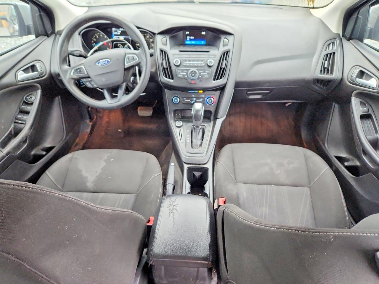 2015 FORD FOCUS SE photo 8