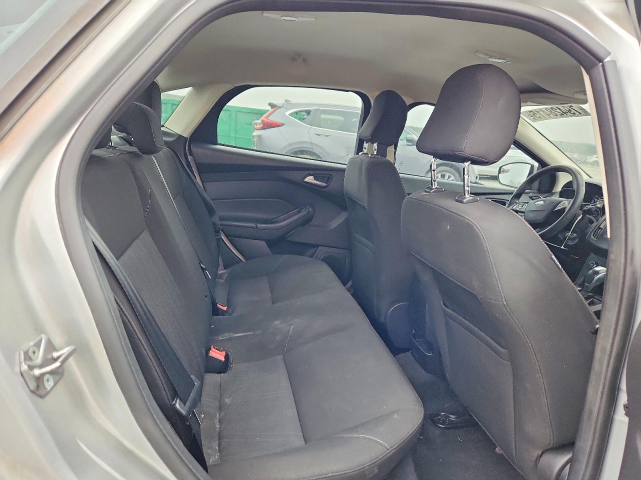 2015 FORD FOCUS SE photo 10