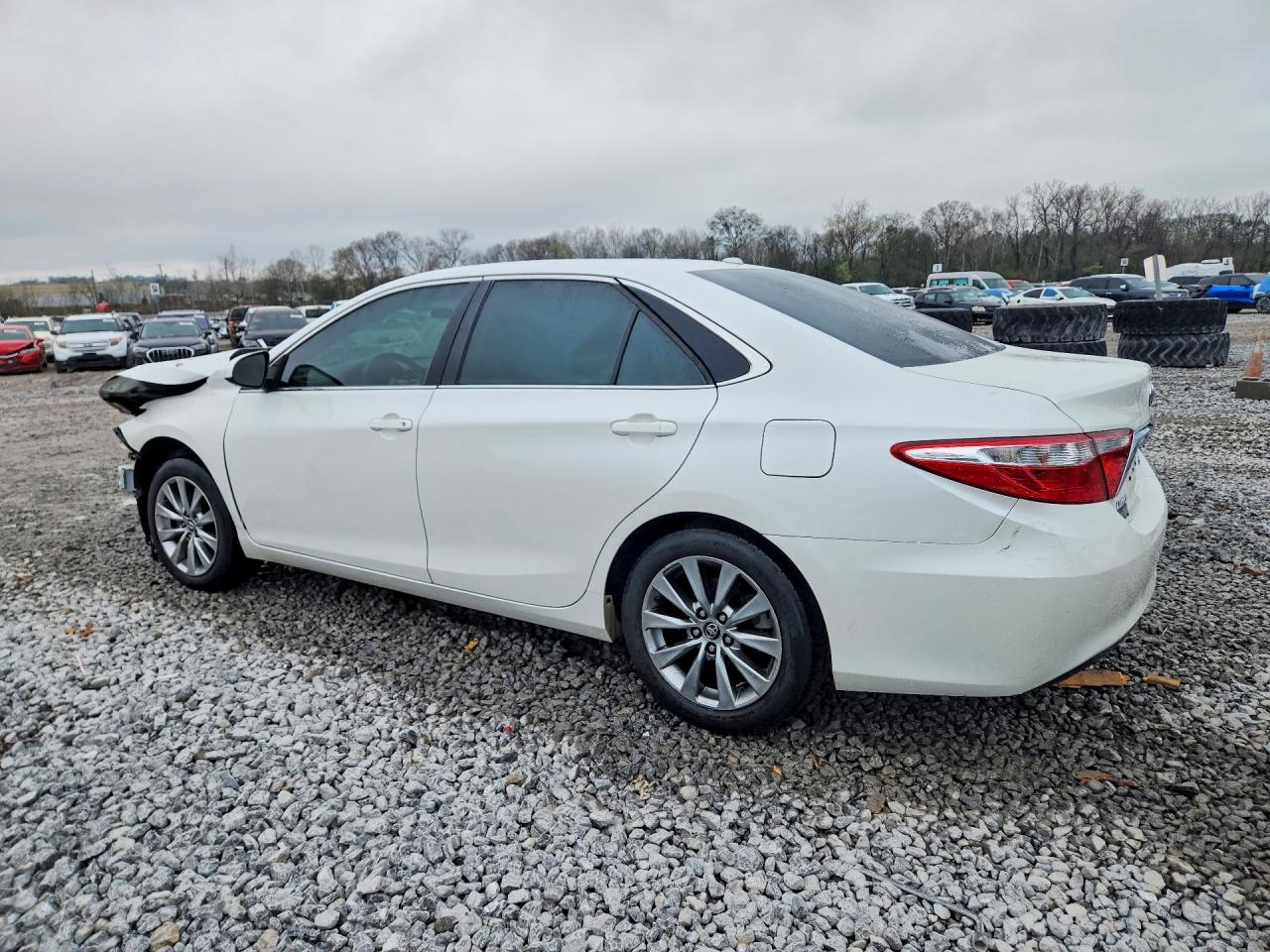 2016 TOYOTA CAMRY XLE photo 4