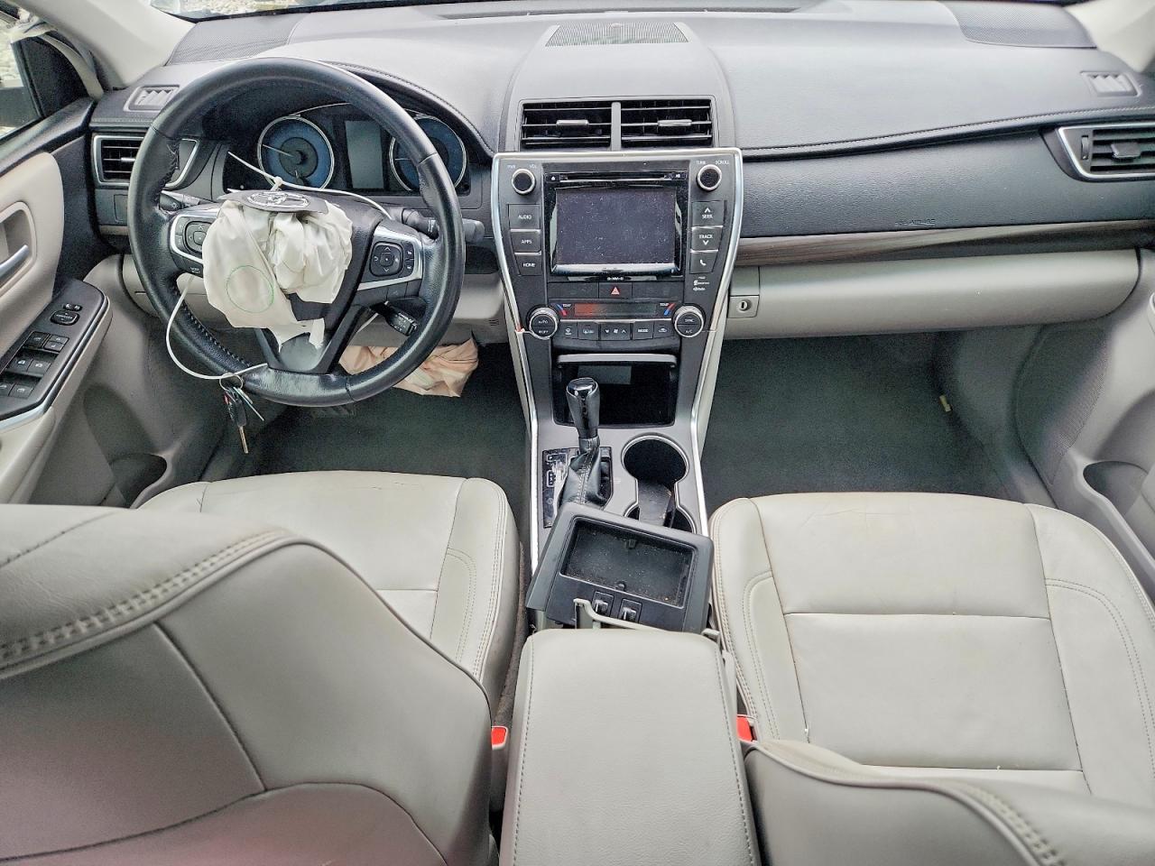 2016 TOYOTA CAMRY XLE photo 22