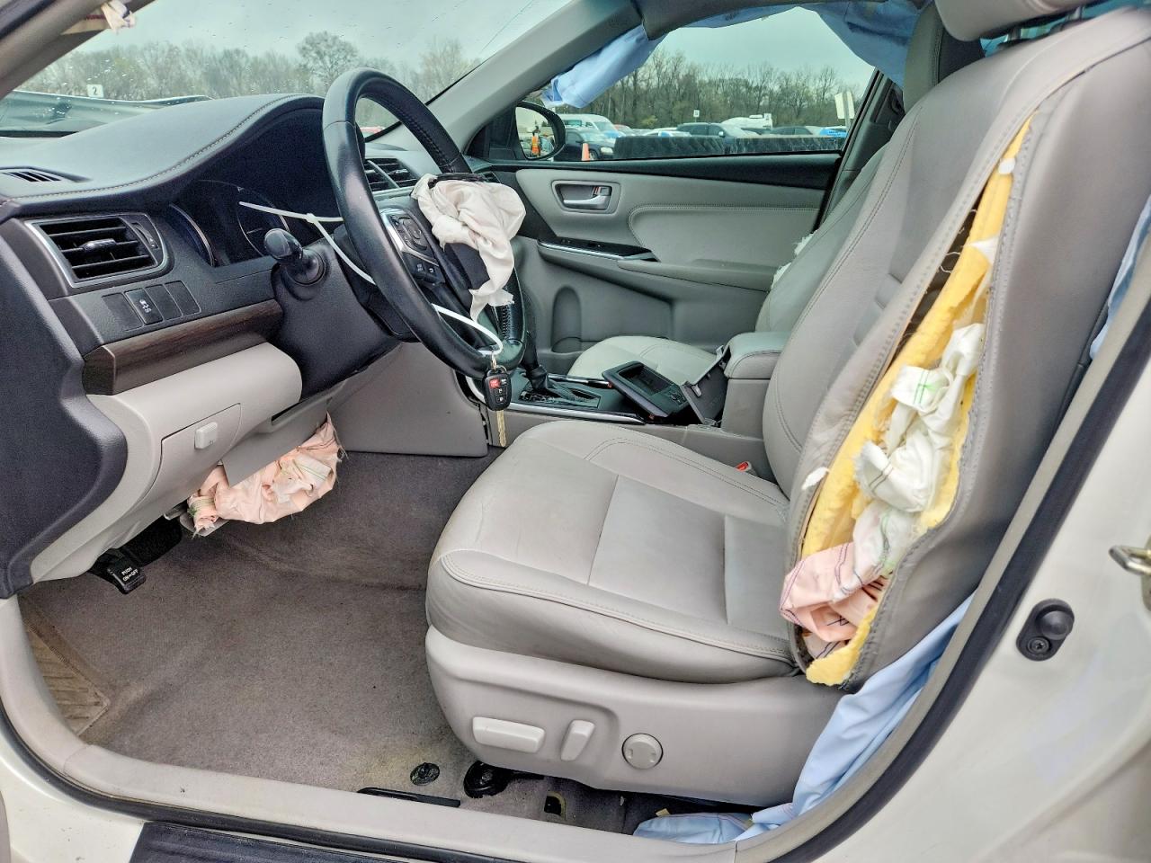 2016 TOYOTA CAMRY XLE photo 19