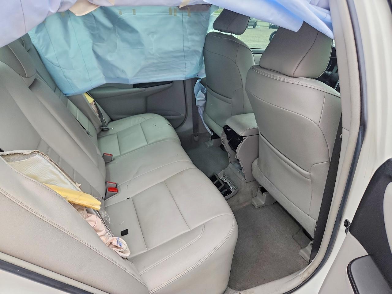 2016 TOYOTA CAMRY XLE photo 28