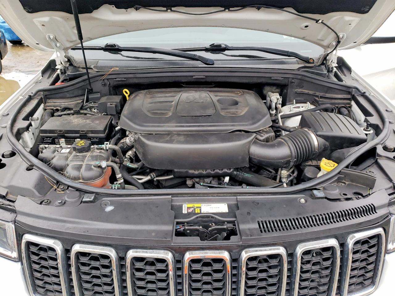 2020 JEEP GRAND CHEROKEE LAREDO photo 12