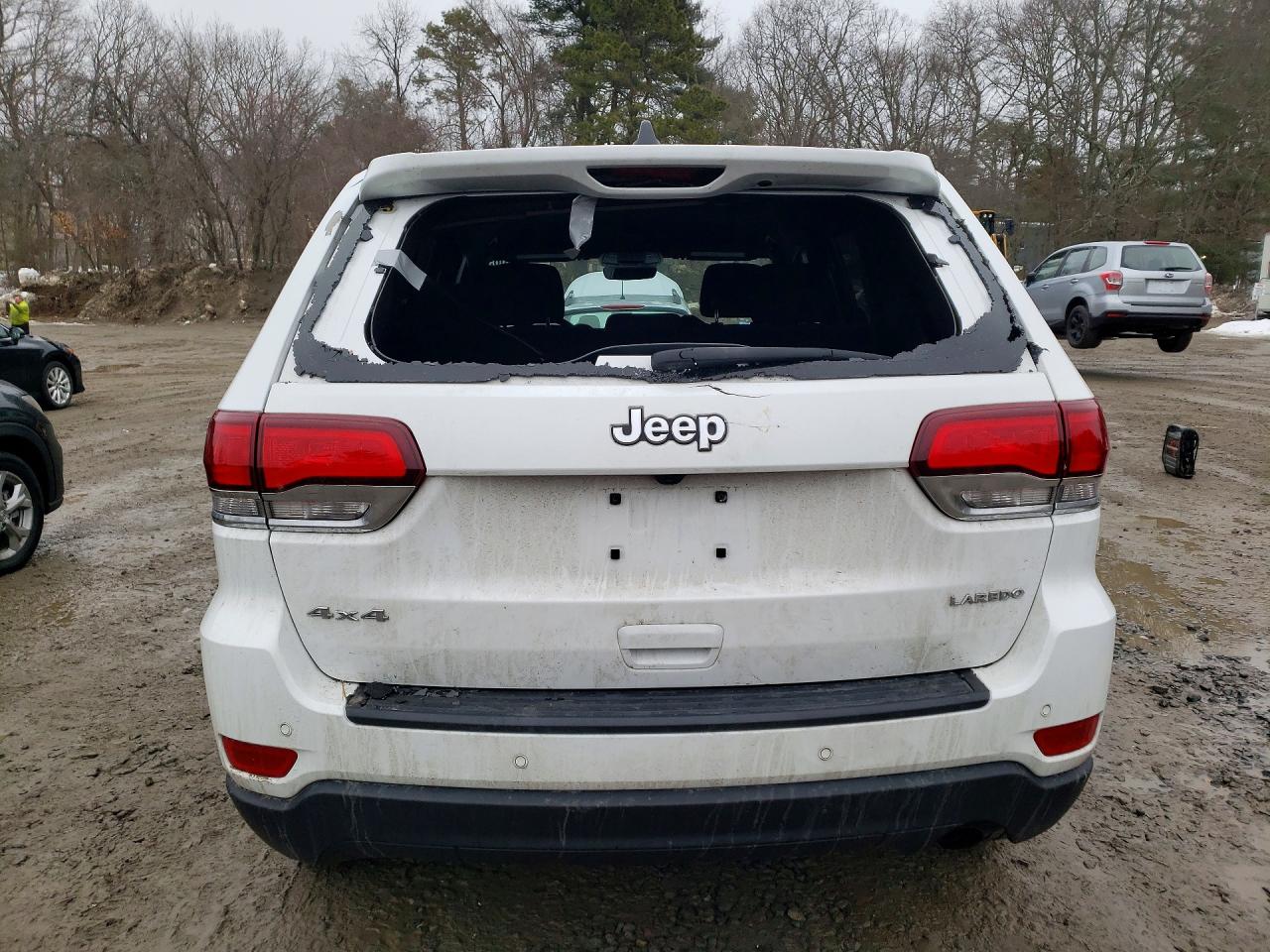 2020 JEEP GRAND CHEROKEE LAREDO photo 6