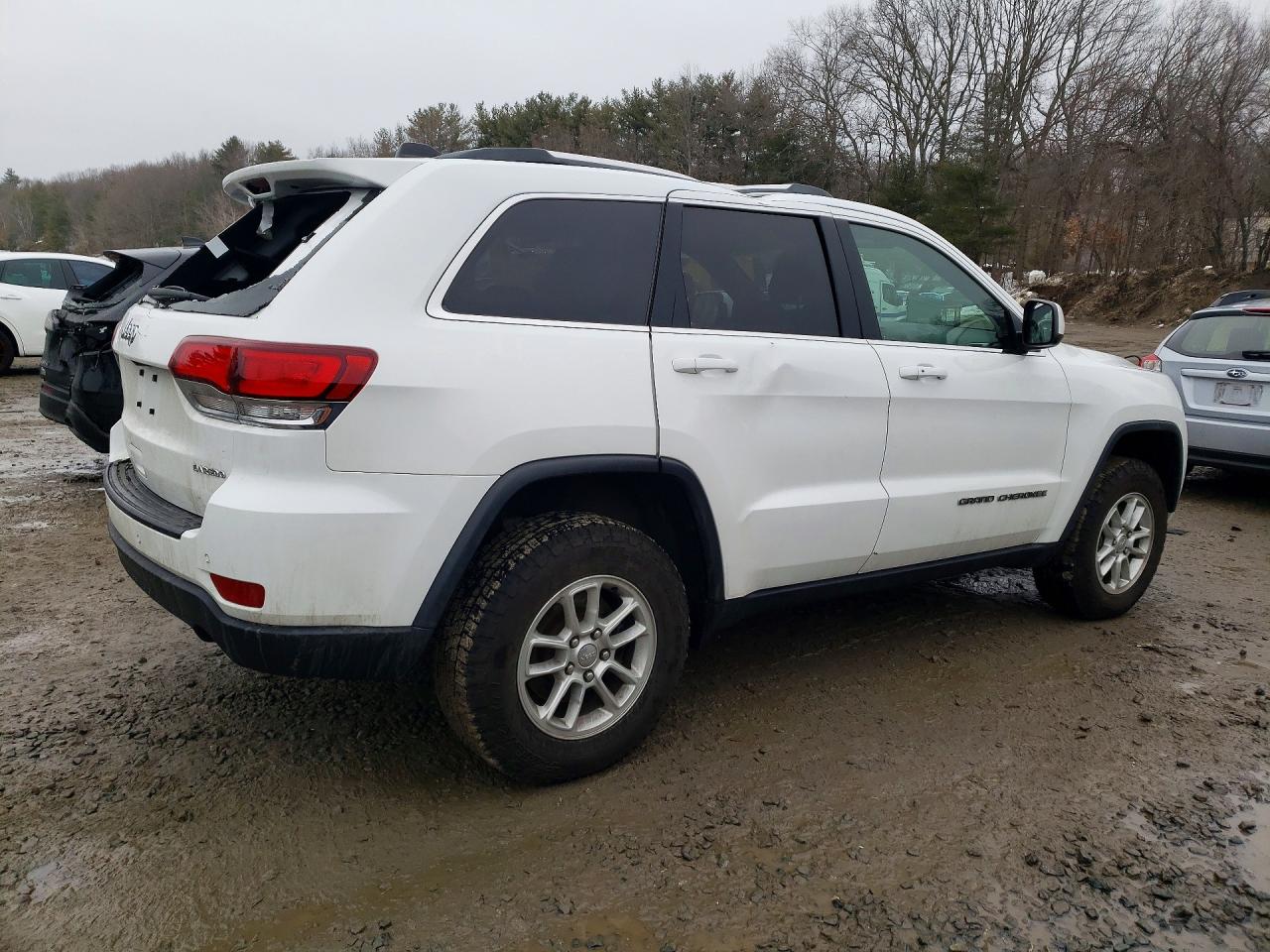 2020 JEEP GRAND CHEROKEE LAREDO photo 3