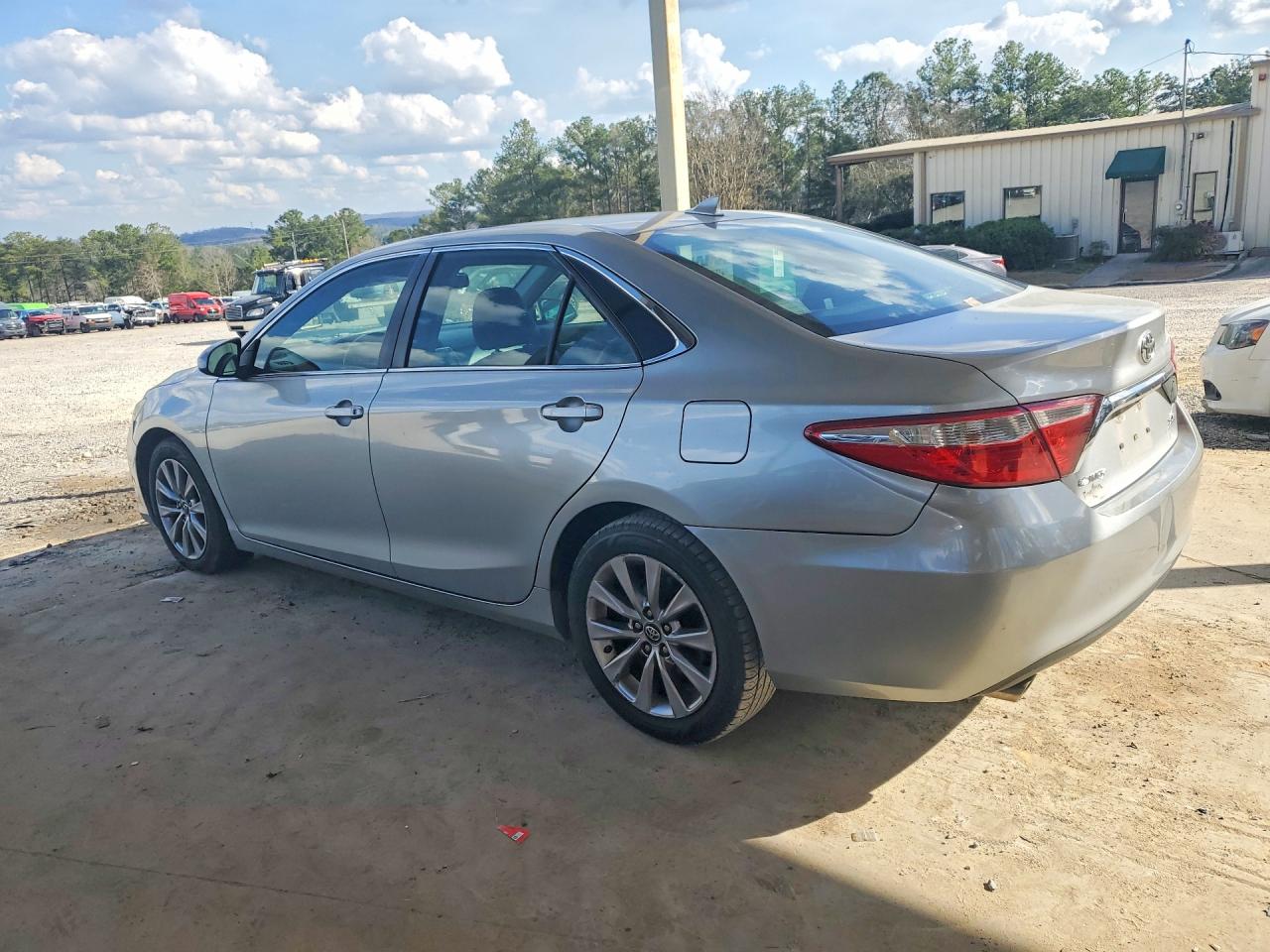 2017 TOYOTA CAMRY XLE V6 photo 2