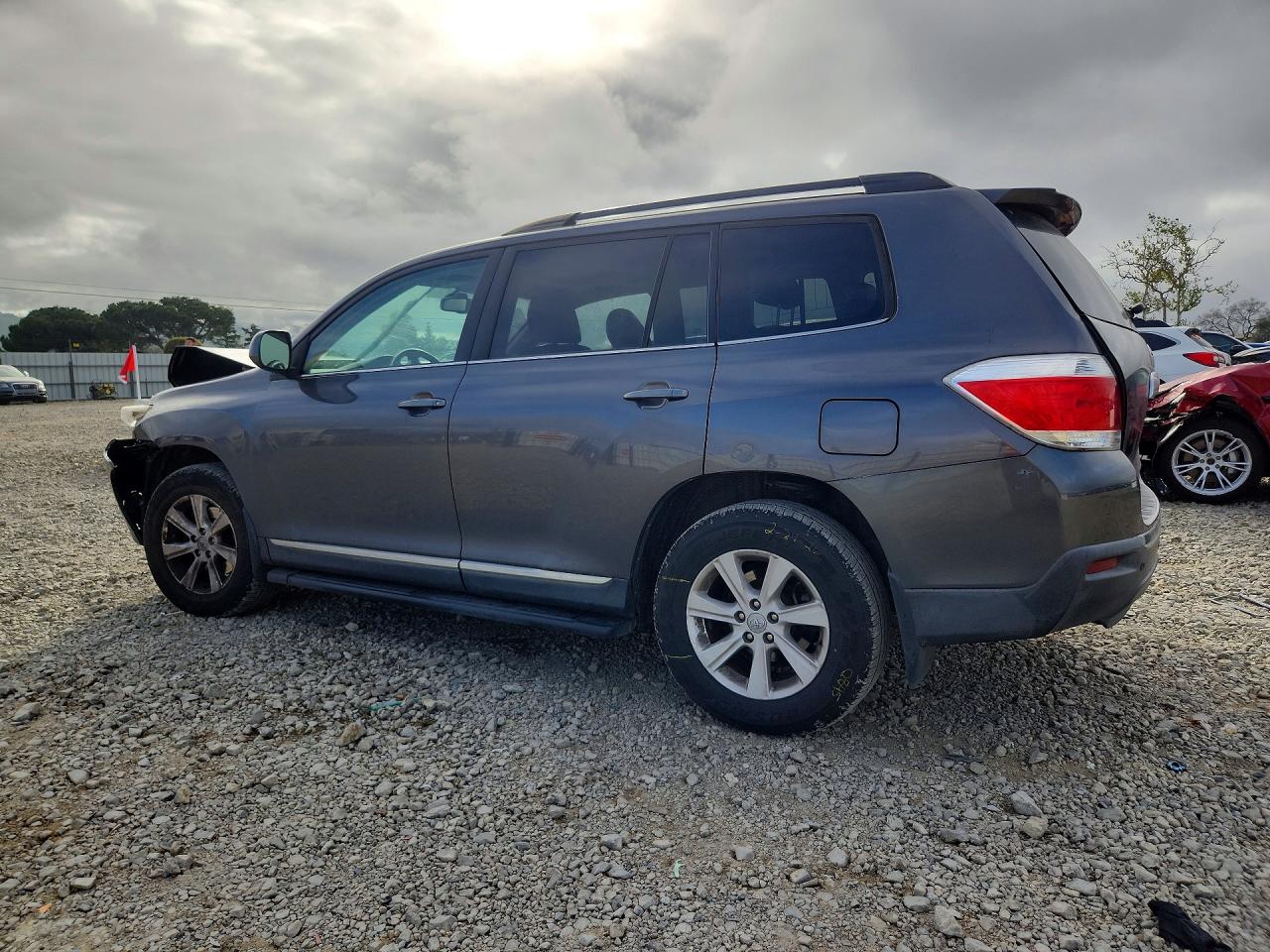 2013 TOYOTA HIGHLANDER SE photo 4