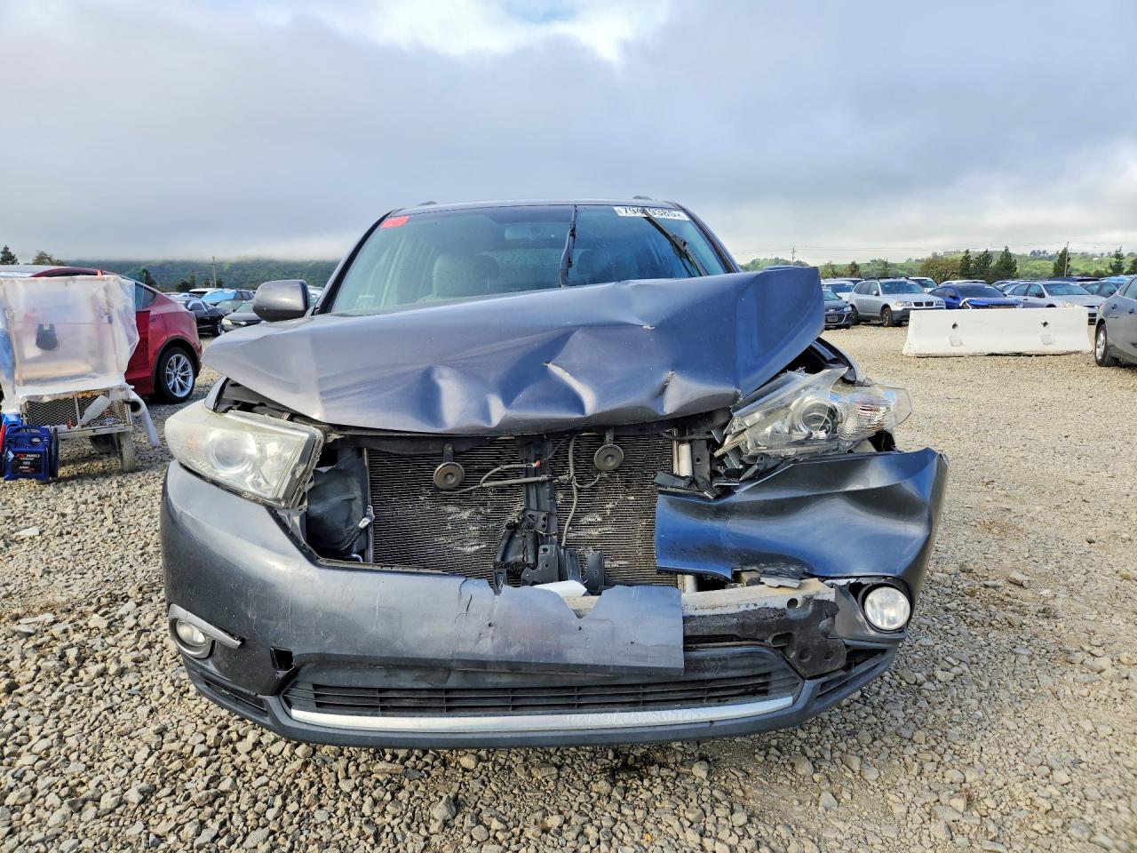 2013 TOYOTA HIGHLANDER SE photo 13