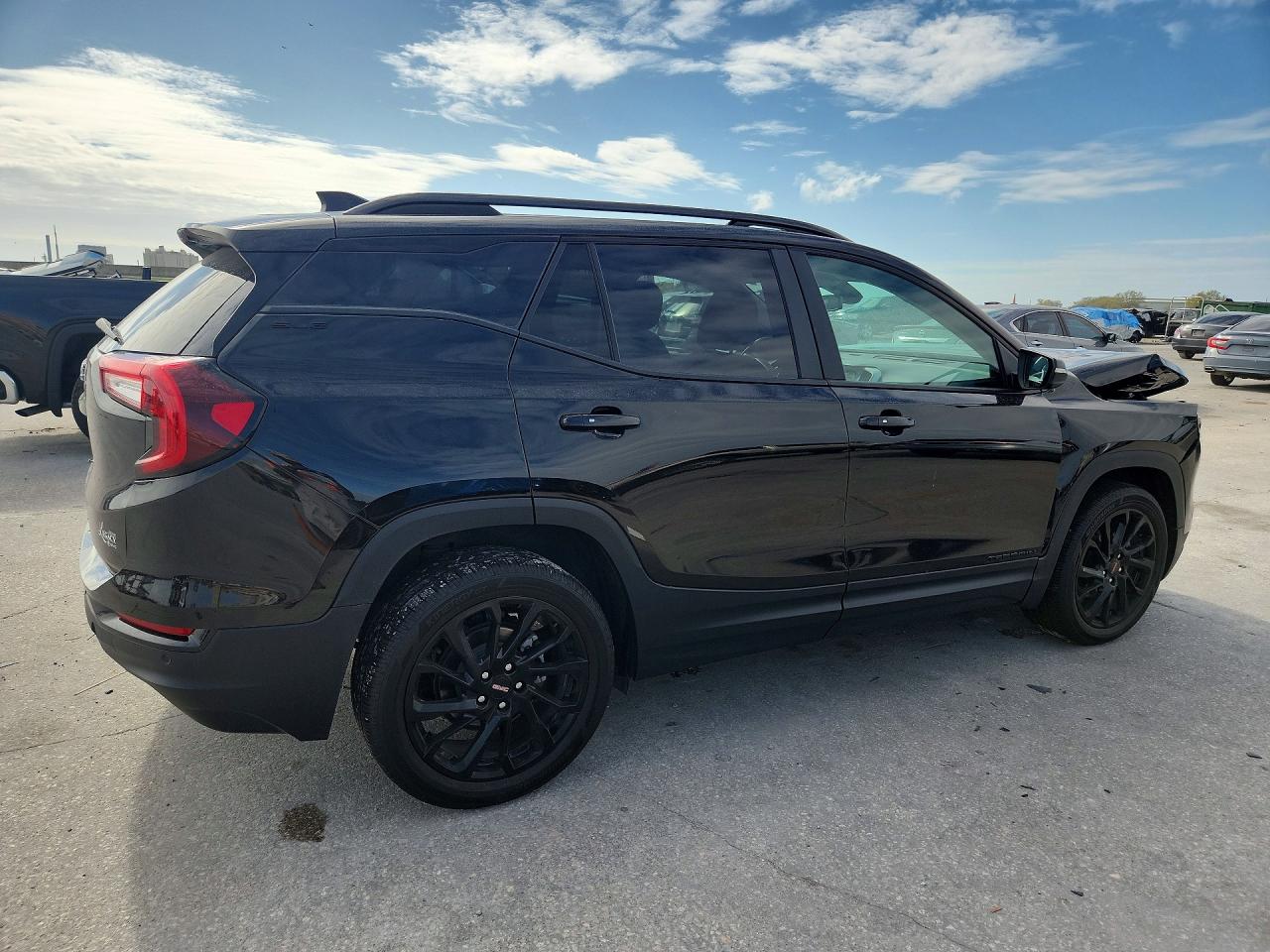 2024 GMC TERRAIN SLE photo 5
