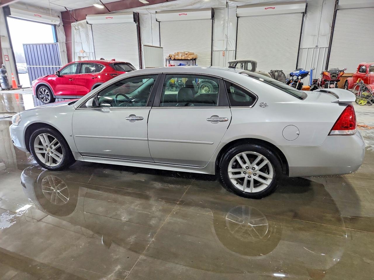 2009 CHEVROLET IMPALA LTZ photo 2