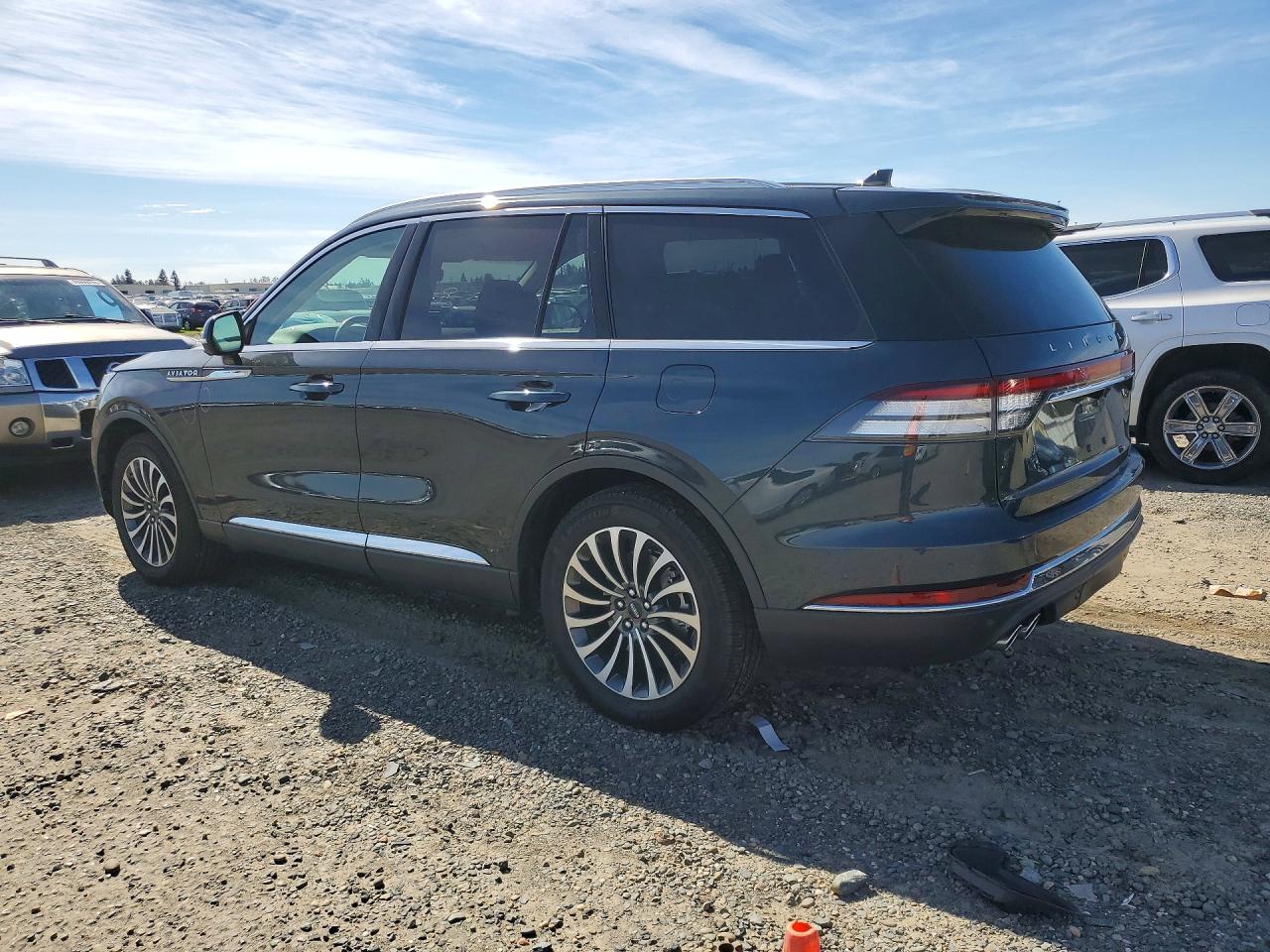 2021 LINCOLN AVIATOR RESERVE photo 2
