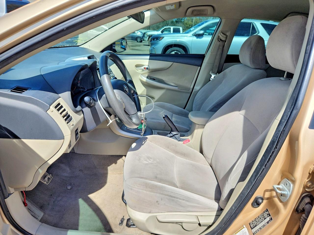 2012 TOYOTA COROLLA LE photo 7