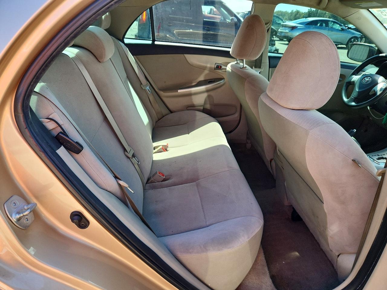 2012 TOYOTA COROLLA LE photo 10