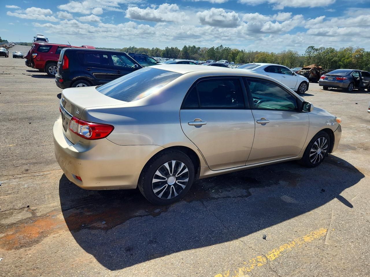 2012 TOYOTA COROLLA LE photo 3