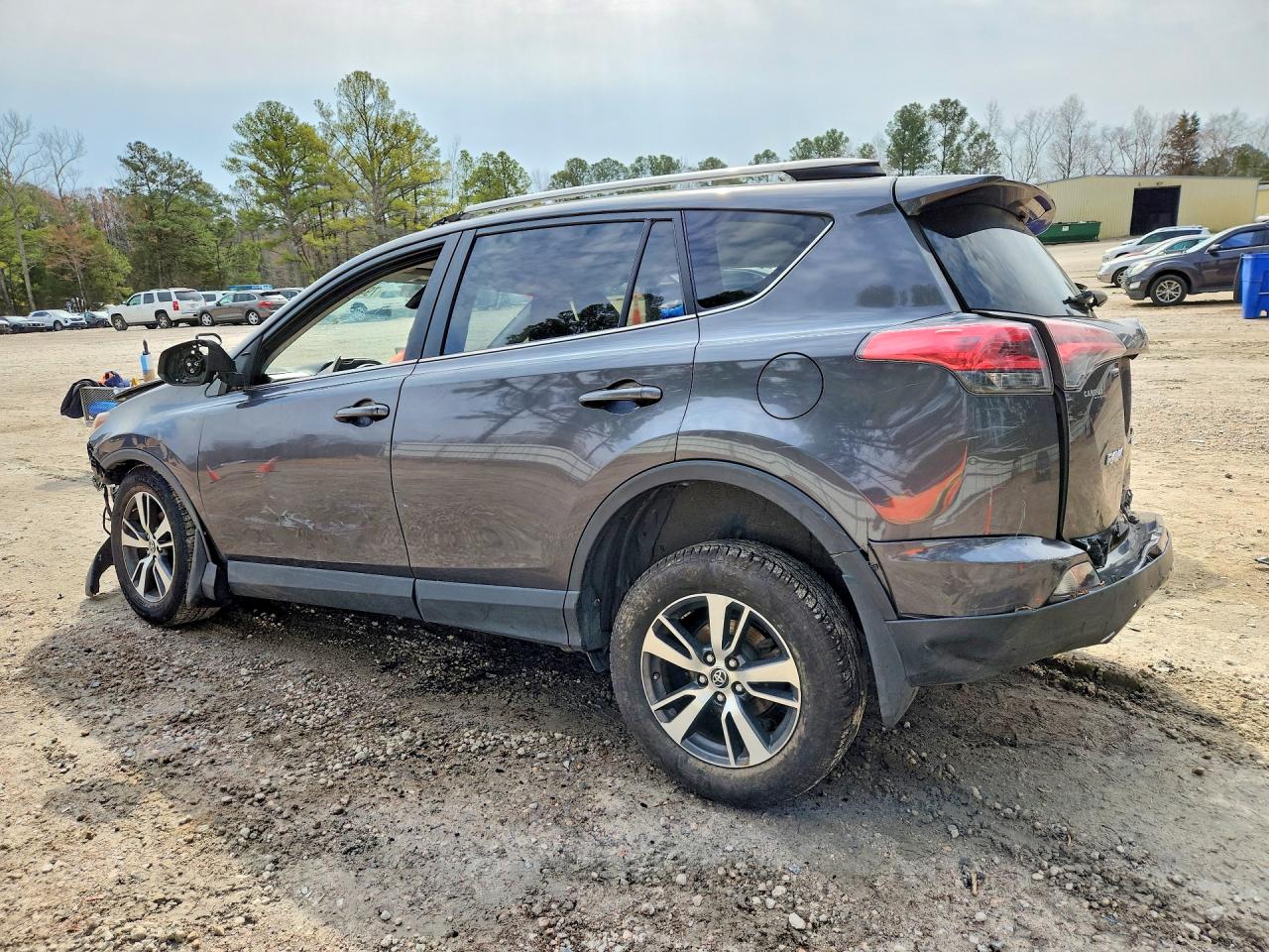 2018 TOYOTA RAV4 XLE photo 4