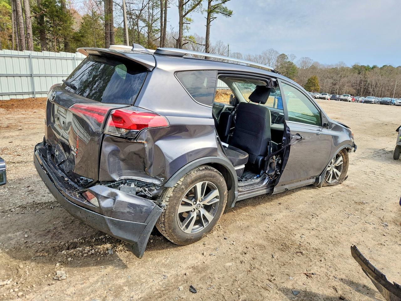 2018 TOYOTA RAV4 XLE photo 7