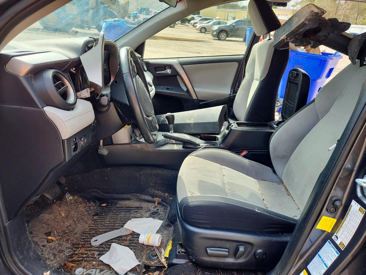 2018 TOYOTA RAV4 XLE photo 19
