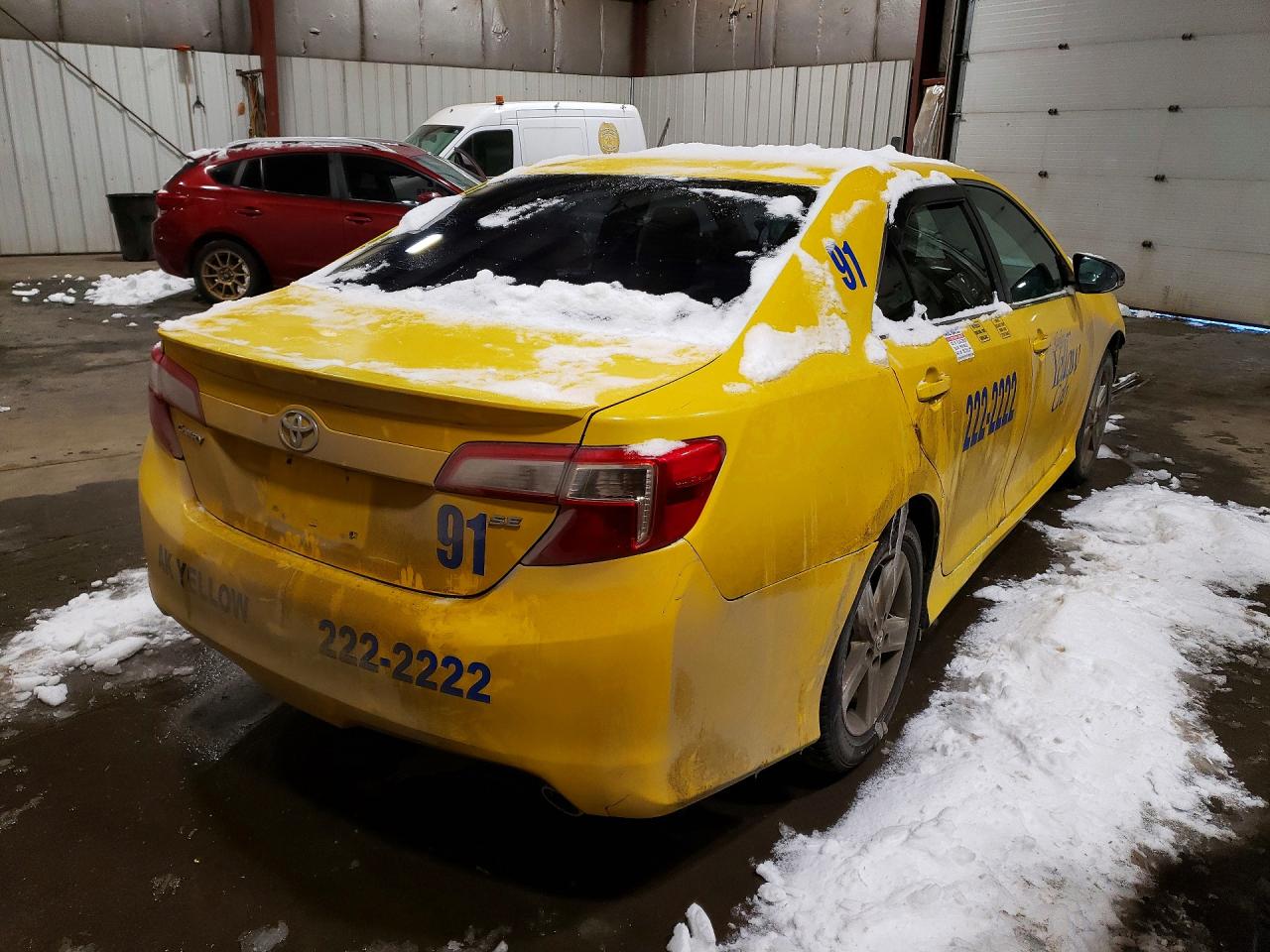2013 TOYOTA CAMRY SE photo 3